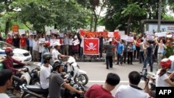 Người Việt biểu tình chống Trung Quốc ở Hà Nội, 19/6/2011