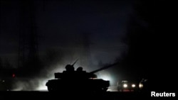 Một chiếc xe tăng ở Donetsk, Ukraine ngày 22/2/2/20022. 